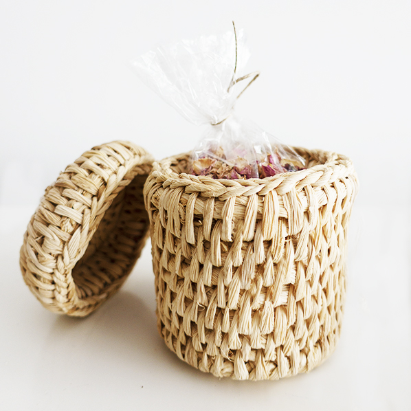 Ciya gift package with Nepali basket and tea