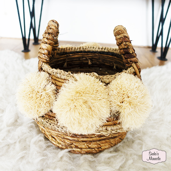 Handmade Quasa water reed basket with pompoms