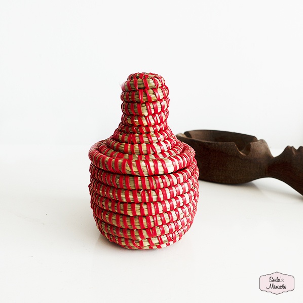 Handgemaakt Afrikaans bijoux mandje rood, xsmall