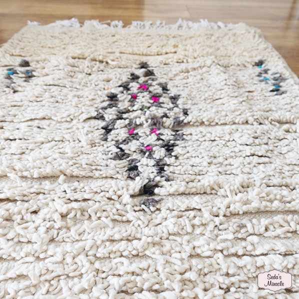Handgefertigter Teppich aus marokkanischer Xiti-Schafwolle