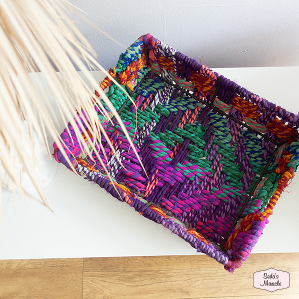 handgemaakt-fair-trade-sari-dienblad-uit-india-van-oude-sari 2 Sari dienblad